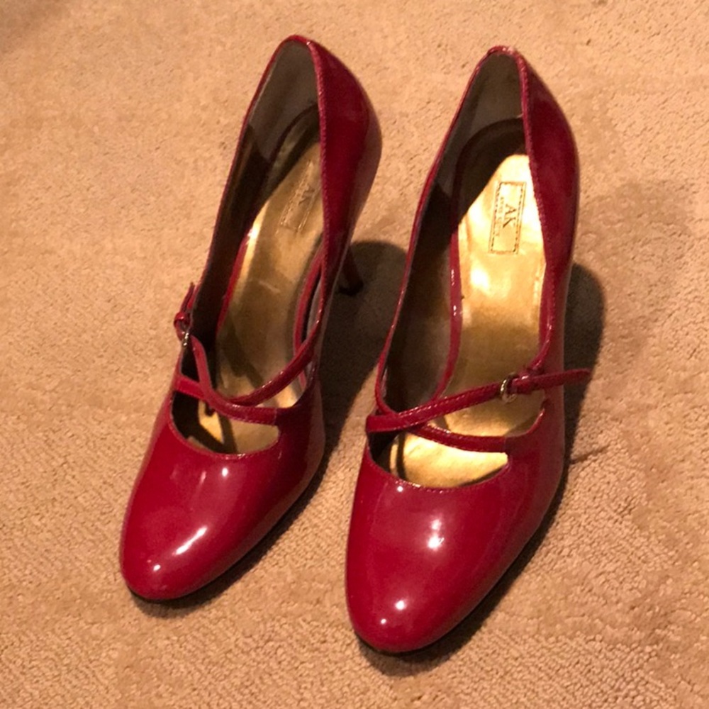 Red pumps